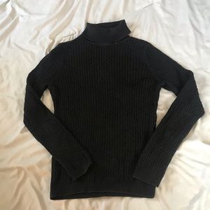 Ribbed turtleneck black sweater